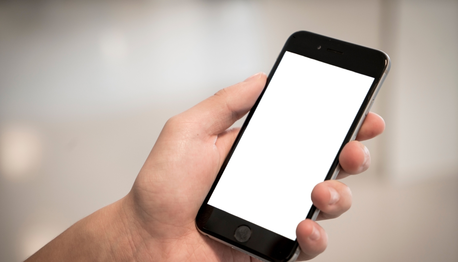 Roka tur mobilo telefonu